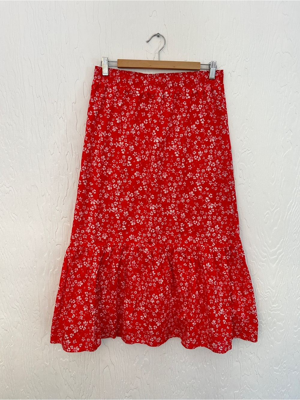 Ditsy Floral Tiered Midi Skirt Red White Size 8 Elastic Waist Boho Cottagecore